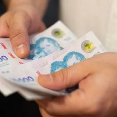 El salario mínimo perdió un 31% de poder adquisitivo en estos 16 meses