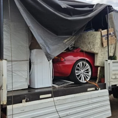 Insólito: hallaron un BMW escondido dentro de un camión de mudanzas