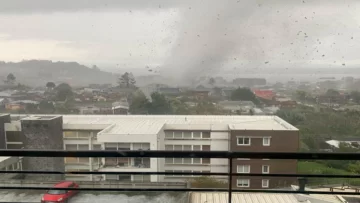 Violento tornado azotó una región de Chile: destruyó viviendas y dejó heridos Violento tornado azotó una región de Chile: destruyó viviendas y dejó heridos