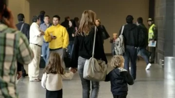 Nación facilitó la forma para viajar al exterior con menores cuando van con uno de los padres
