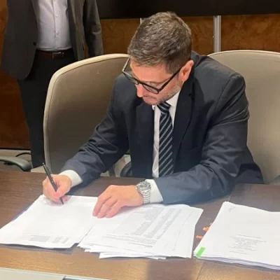 Oscar Vera tras el acuerdo de YPF y FOMICRUZ: “En tres meses entregaremos las áreas a las nuevas empresas”