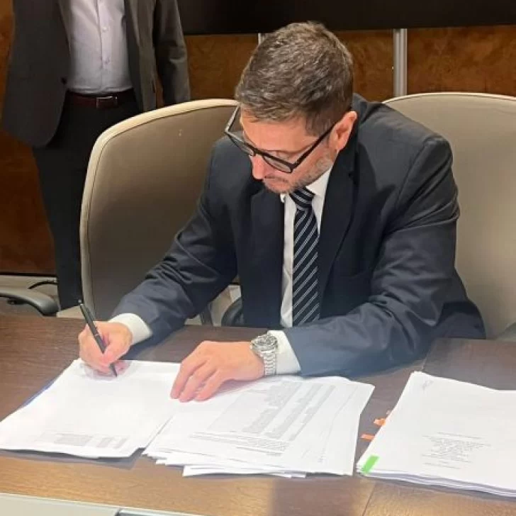 Oscar Vera tras el acuerdo de YPF y FOMICRUZ: “En tres meses entregaremos las áreas a las nuevas empresas”
