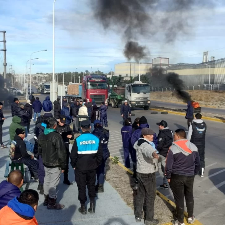 Conflicto pesquero: el SOMU sostiene el corte de ruta y advierte que hay “más de 15 mil familias” perjudicadas Conflicto pesquero: el SOMU sostiene el corte de ruta y advierte que hay “más de 15 mil familias” perjudicadas