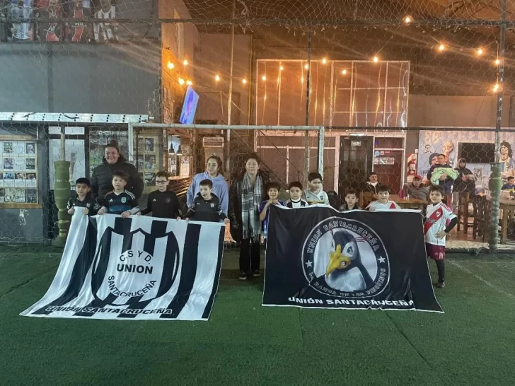 La Subcomisión de padres de la escuela de fútbol, posó junto a los La Subcomisión de padres de la escuela de fútbol, posó junto a los