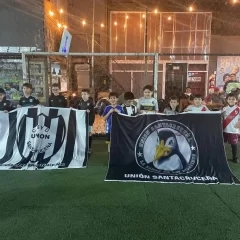 Unión estrena sus nuevas banderas en la previa de la gran final de la Liga Fútbol Sur