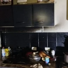 Un bidón con combustible se derramó en un colchón y provocó un principio de incendio