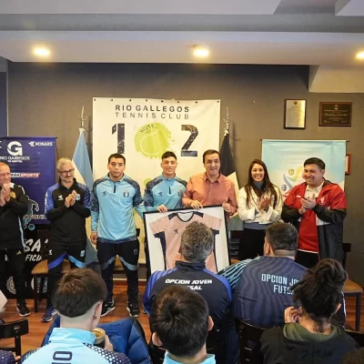“Representar a la ciudad es un compromiso que asumimos con orgullo”: Opción Joven y Huracán distinguidos como embajadores deportivos