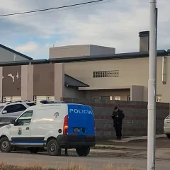 Inseguridad en el barrio Procrear: buscan al delincuente que se llevó cubiertas de un auto