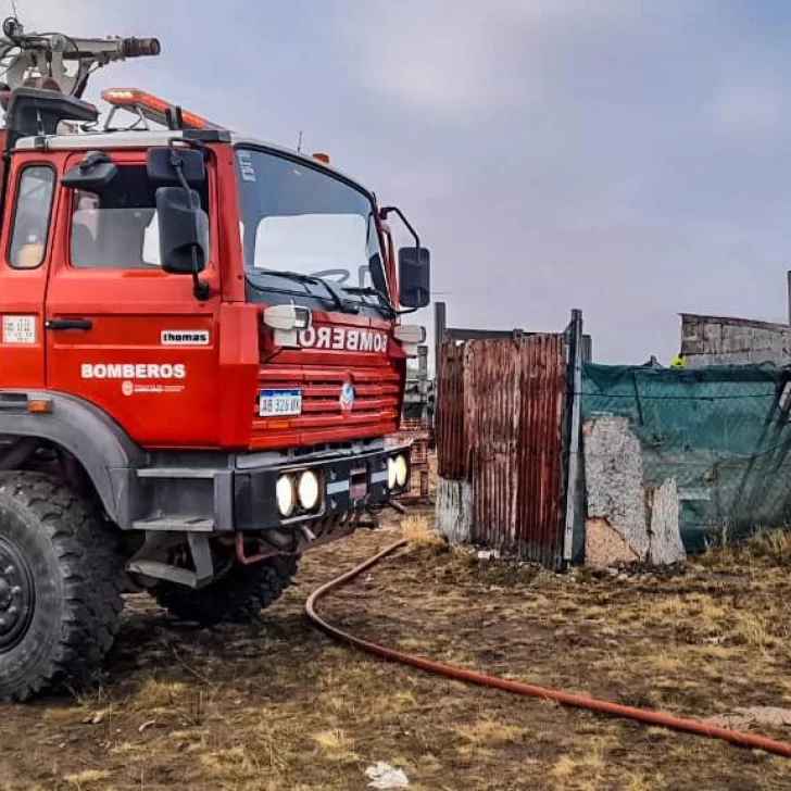Un anafe provocó un incendio en una precaria vivienda en las afueras de Río Gallegos