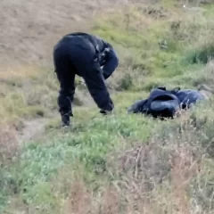 Hallaron a un hombre sin vida al lado de la ruta en el acceso sur a Caleta Olivia