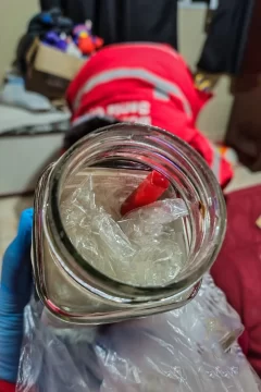 Peligro en el barrio 499 Viviendas: un termómetro estalló y debieron resguardar el mercurio Peligro en el barrio 499 Viviendas: un termómetro estalló y debieron resguardar el mercurio