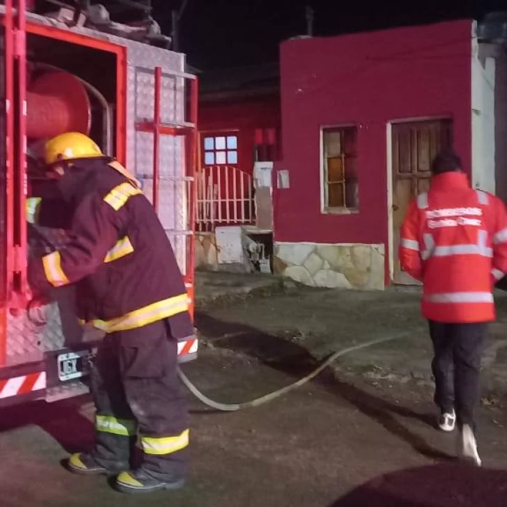 Las llamas se apoderaron de un departamento de Puerto Deseado: no hubo heridos