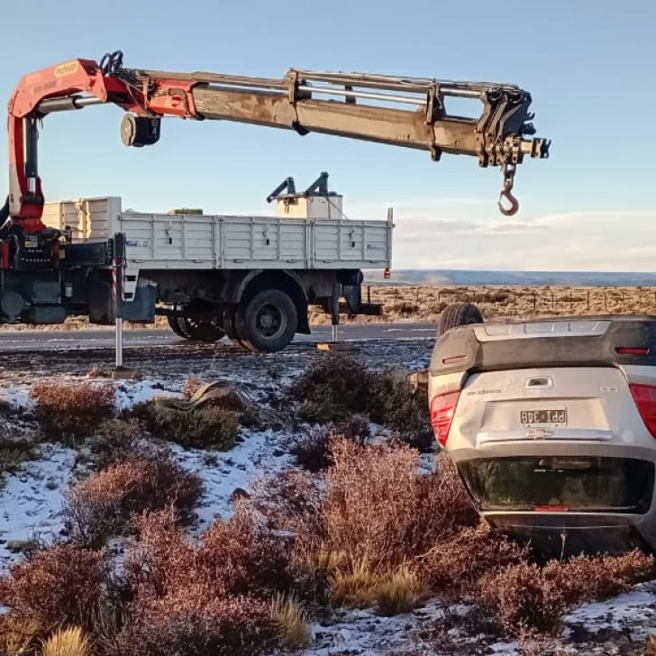 Dos vuelcos en cuestión de minutos en la ruta provincial 43 debido a la escarcha