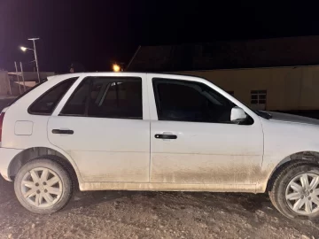 Robaron un auto en pleno centro y lo abandonaron horas después en un barrio periférico Robaron un auto en pleno centro y lo abandonaron horas después en un barrio periférico