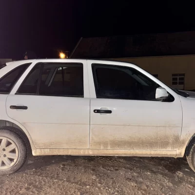 Robaron un auto en pleno centro y lo abandonaron horas después en un barrio periférico