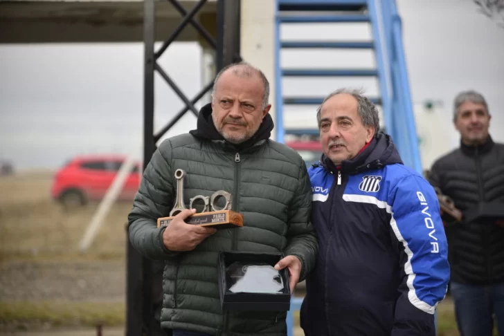Quienes son los pilotos que componen el club de las 100 carreras