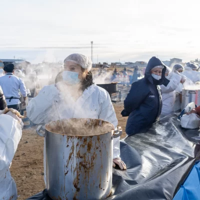 Almuerzo solidario y diálogo con los vecinos, la apuesta del Gobierno en San Benito