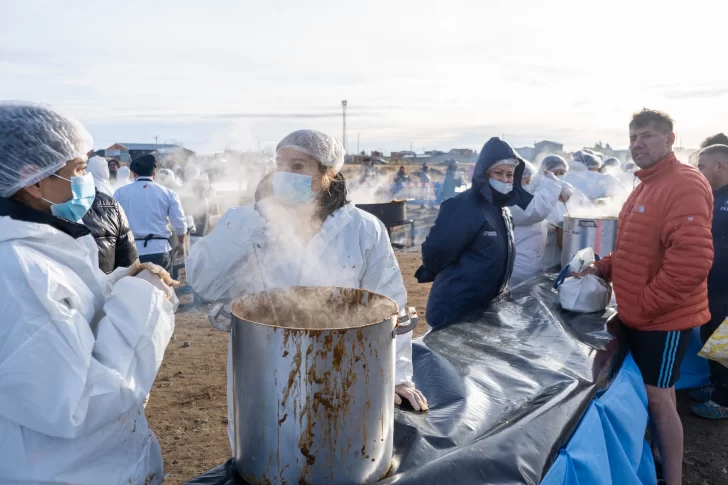 Almuerzo solidario y diálogo con los vecinos, la apuesta del Gobierno en San Benito