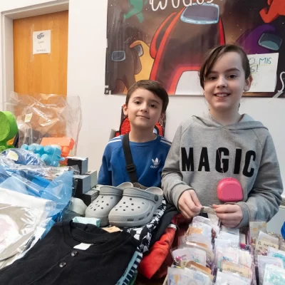 Augusto y Maite, dos pequeños amigos que emprenden