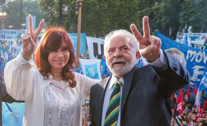 CFK-y-Lula-en-un-acto-en-Plaza-de-Mayo-en-diciembre-de-2021-728x443