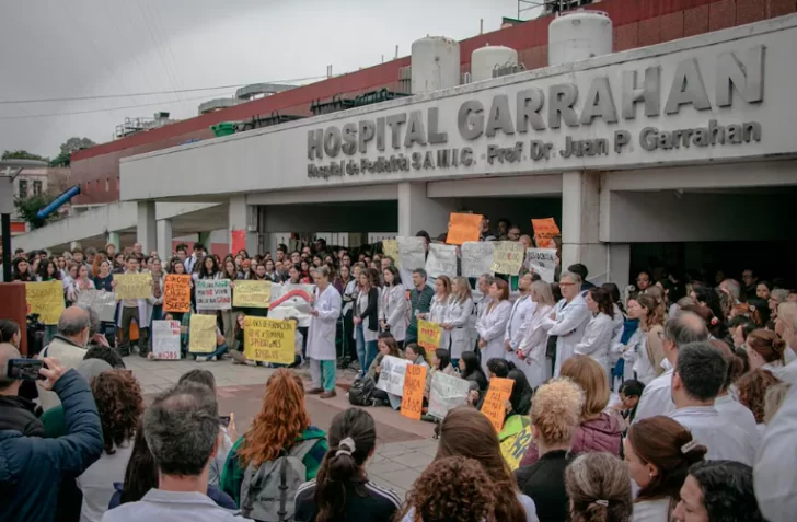 El Gobierno anunció un aumento salarial a residentes del Hospital Garrahan para frenar el conflicto