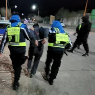 Intentaba abrir autos con un destornillador y la Policía lo detuvo