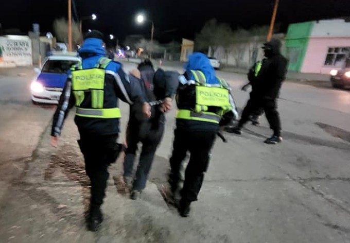 Intentaba abrir autos con un destornillador y la Policía lo detuvo