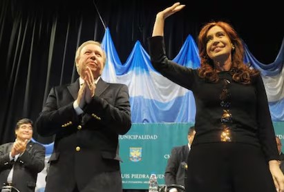  Peralta en su época de gobernador y Cristina como presidenta.