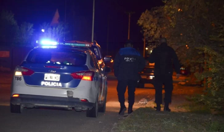 Violento asalto en Río Gallegos: delincuentes armados atacaron un local de ropa del barrio Belgrano