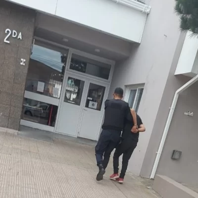 Inseguridad en el barrio Gregores: dos hombres detenidos por un intento de robo en una casa