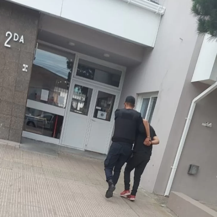 Inseguridad en el barrio Gregores: dos hombres detenidos por un intento de robo en una casa