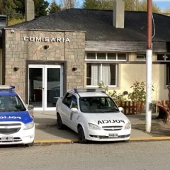 Insólito: investigan si un policía le sacó la tarjeta de débito a un preso e hizo compras