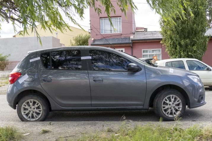 El auto en el que Vanesa fue encontrada. (FOTO: LEANDRO FRANCO/LA OPINIÓN AUSTRAL) El auto en el que Vanesa fue encontrada. (FOTO: LEANDRO FRANCO/LA OPINIÓN AUSTRAL)