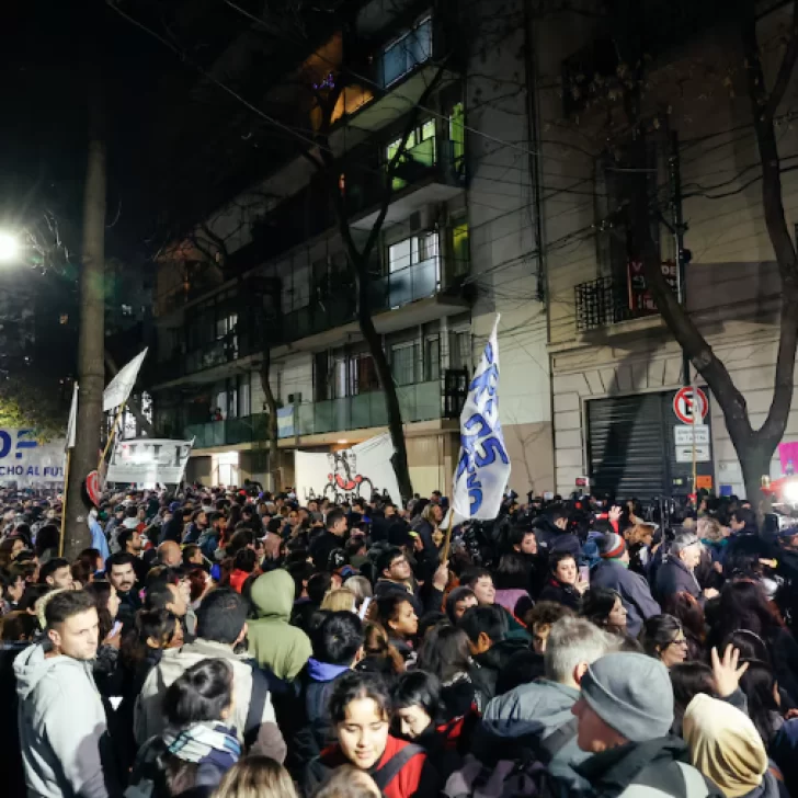 El Gobierno descontará el día a quienes se sumen al paro nacional tras la condena a Cristina El Gobierno descontará el día a quienes se sumen al paro nacional tras la condena a Cristina