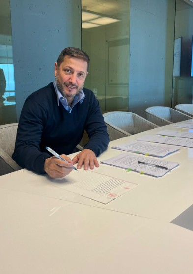  Oscar Vera, presidente de FOMICRUZ S.E.