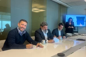 Se firmó la escritura de cesión de las áreas que eran de YPF a FOMICRUZ S.E. Se firmó la escritura de cesión de las áreas que eran de YPF a FOMICRUZ S.E.