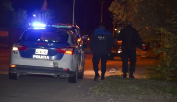 Terrible caso en Santa Cruz: un menor fue emboscado por un grupo de jóvenes y lo apuñalaron Terrible caso en Santa Cruz: un menor fue emboscado por un grupo de jóvenes y lo apuñalaron