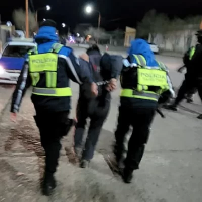 Detuvieron a un agente penitenciario por golpear a su pareja en Pico Truncado