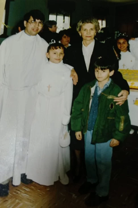  Sergio, Gabriela y su madrina, la tía 