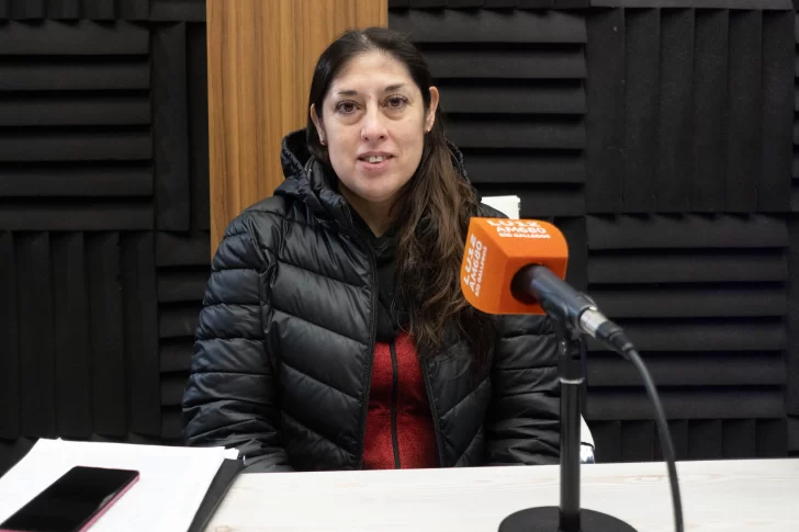  Diana Chicuy, jefa del Departamento de Control Animal de la Municipalidad de Río Gallegos, en el estudio 