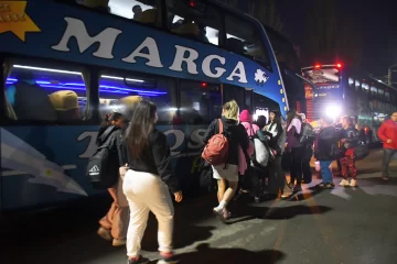 Salieron dos colectivos desde Río Gallegos a Buenos Aires para respaldar a  Cristina Kirchner | La Opinión Austral