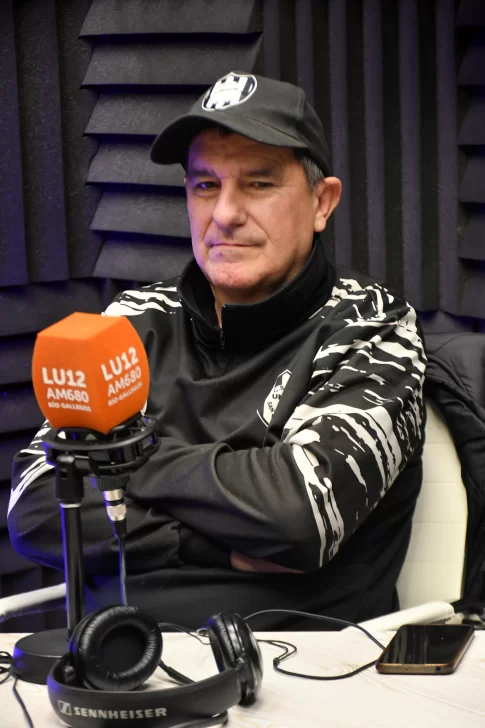  Claudio Leyenda, DT de Unión.