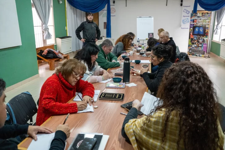 ENCUENTRO-LITERARIO-TALLER-DE-ESCRITURA-RIO-GALLEGOS-LEE-2-728x485 ENCUENTRO-LITERARIO-TALLER-DE-ESCRITURA-RIO-GALLEGOS-LEE-2-728x485