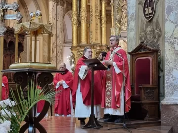 García Cuerva presidió la misa en el Día del Pontífice en la Catedral Metropolitana