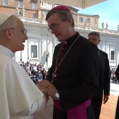García Cuerva en el Vaticano: saludo a León XIV y visita a la tumba de Francisco