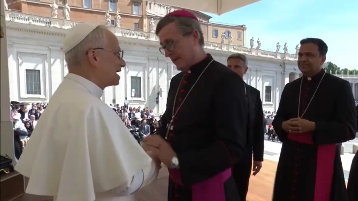 García Cuerva en el Vaticano: saludo a León XIV y visita a la tumba de Francisco