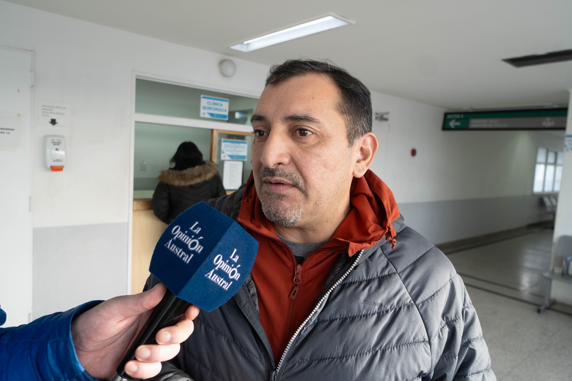  Héctor Vargas, pareja de Viviana Velásquez, contó a La Opinión Austral cómo sucedió el ataque. Foto: Leandro Franco/La Opinión Austral