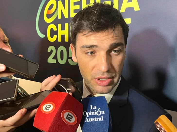  Ignacio Torres, gobernador de Chubut en rueda de prensa durante el encuentro de Energía Chubut en Buenos Aires. FOTOS: CAMILA FERRER POSE/LA OPINIÓN AUSTRAL