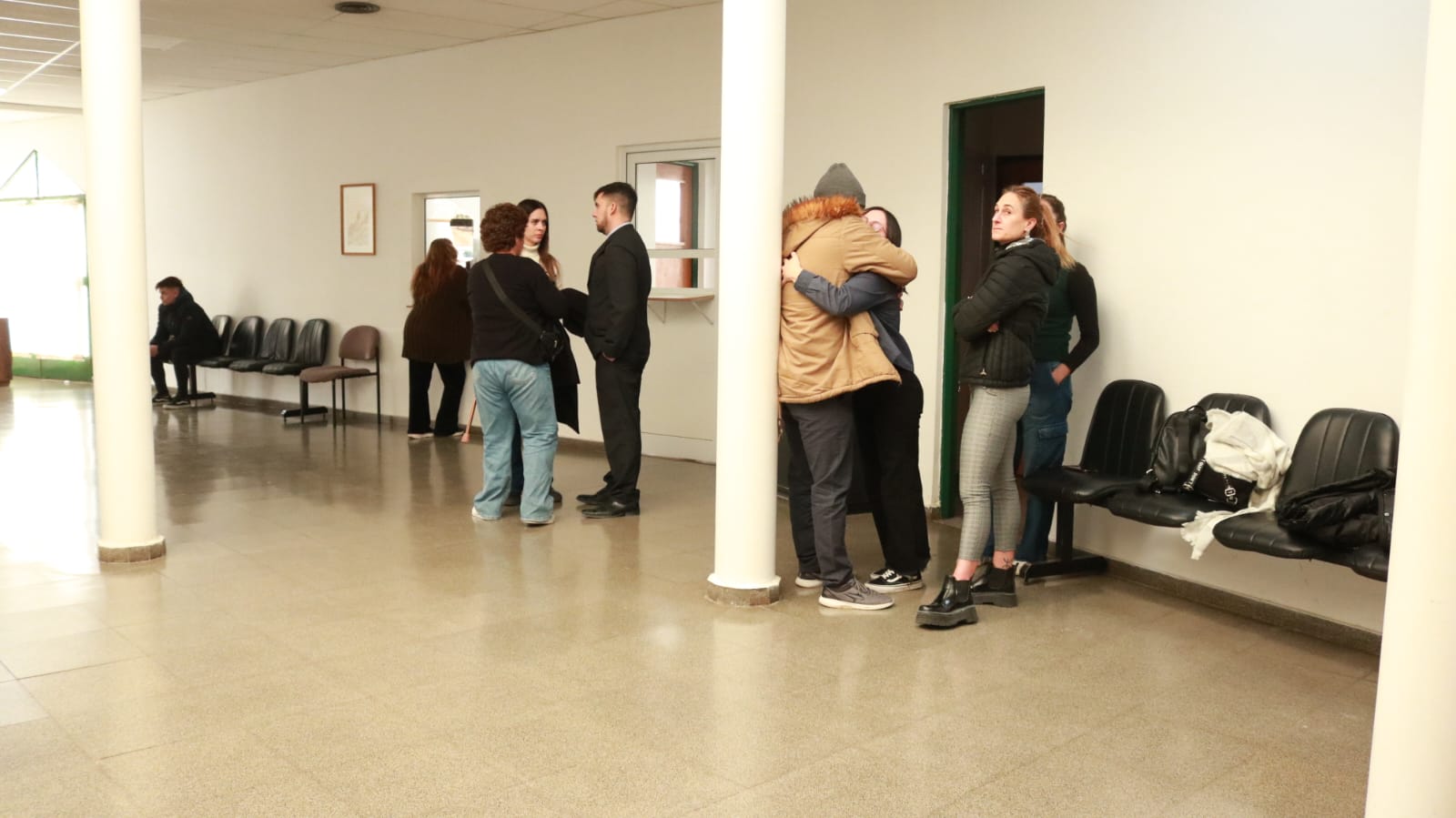  El dolor de la familia de Millaray. (FOTO: TAMARA MORENO/LA OPINIÓN AUSTRAL).