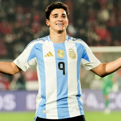 Argentina superó a Chile y lo dejó casi afuera del Mundial